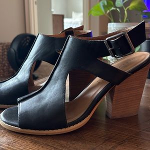 MOVING SALE - Very Volatile heels